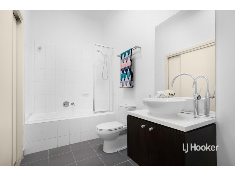 2/45 Tom Roberts Parade, Point Cook VIC 3030