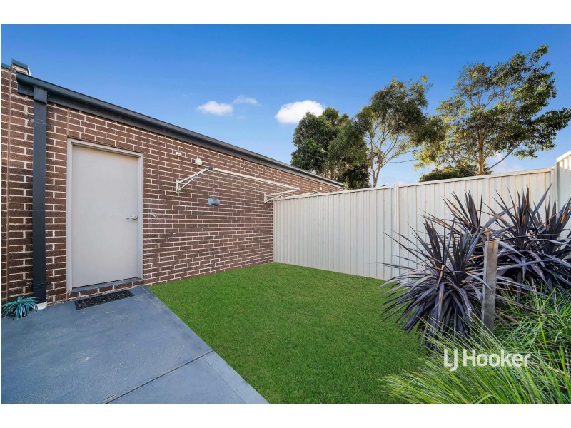 2/45 Tom Roberts Parade, Point Cook VIC 3030