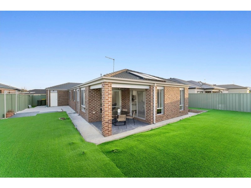 15 Mopane Circuit, Wyndham Vale VIC 3024