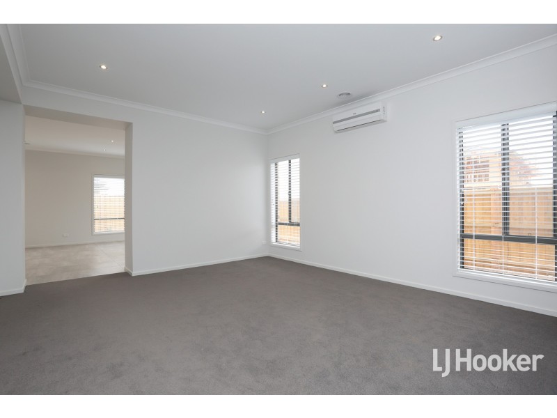 45 Beachside Crescent, Point Cook VIC 3030