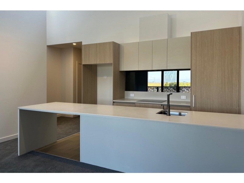 4/134 Grassbird Drive, Point Cook VIC 3030