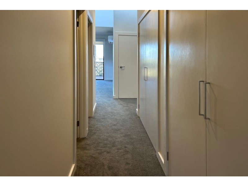 4/134 Grassbird Drive, Point Cook VIC 3030