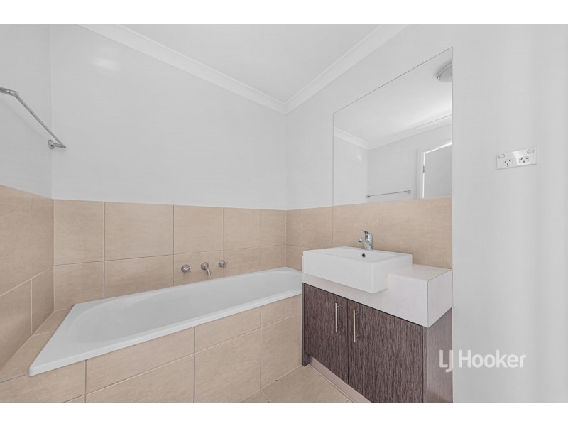 10 Annecy Lane, Pakenham VIC 3810