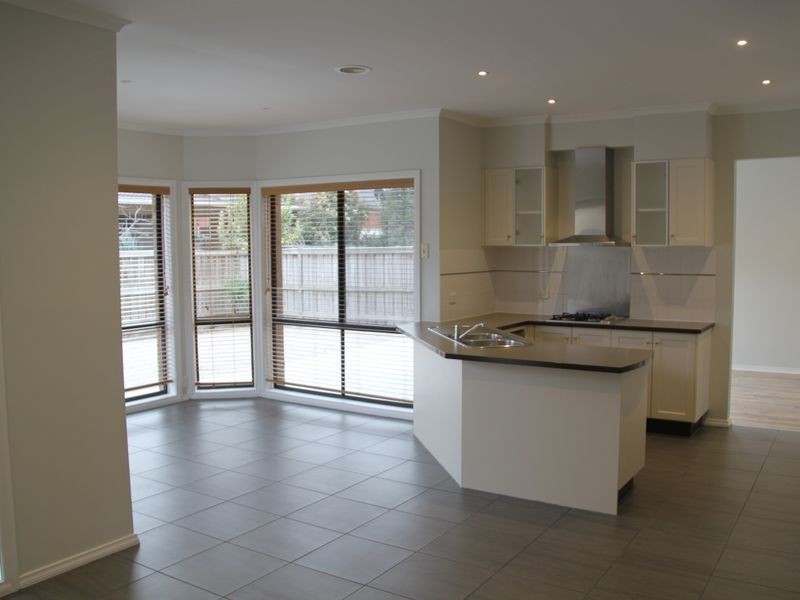48 Lincolnheath Boulevard, Point Cook VIC 3030