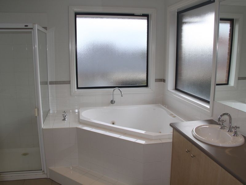 48 Lincolnheath Boulevard, Point Cook VIC 3030