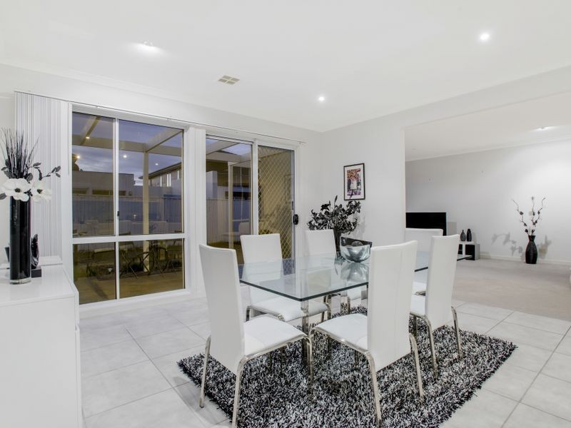 78 Signature Boulevard, Sanctuary Lakes VIC 3030