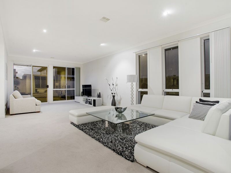 78 Signature Boulevard, Sanctuary Lakes VIC 3030