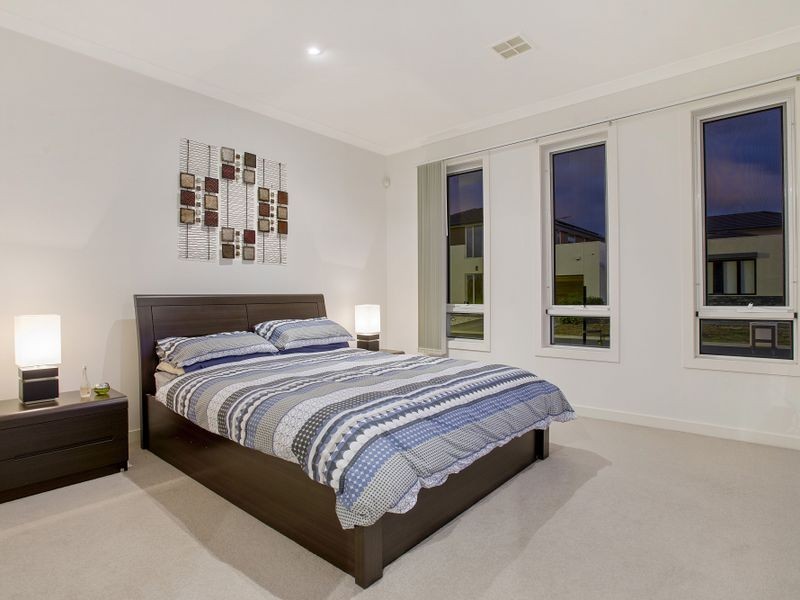 78 Signature Boulevard, Sanctuary Lakes VIC 3030