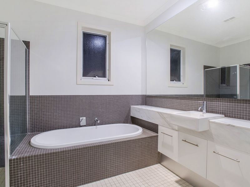 78 Signature Boulevard, Sanctuary Lakes VIC 3030
