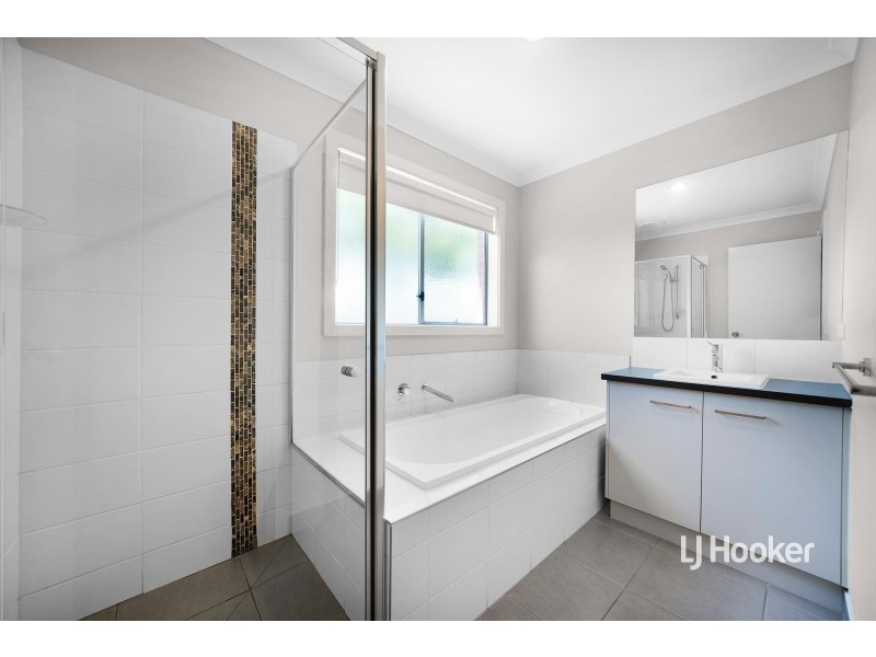 23 Bolivar Esplanade, Truganina VIC 3029