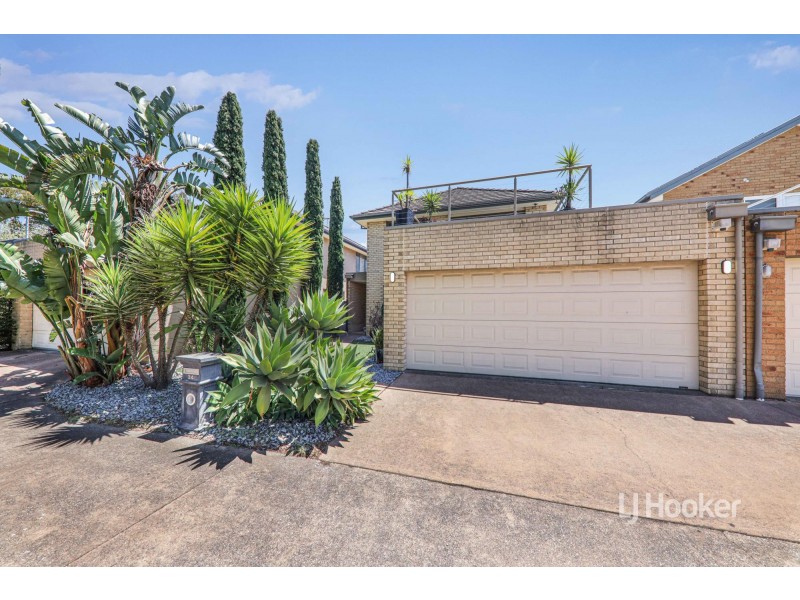34 Grand Canal Boulevard, Sanctuary Lakes VIC 3030