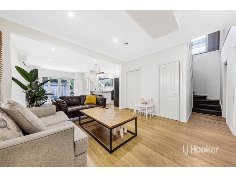 34 Grand Canal Boulevard, Sanctuary Lakes VIC 3030