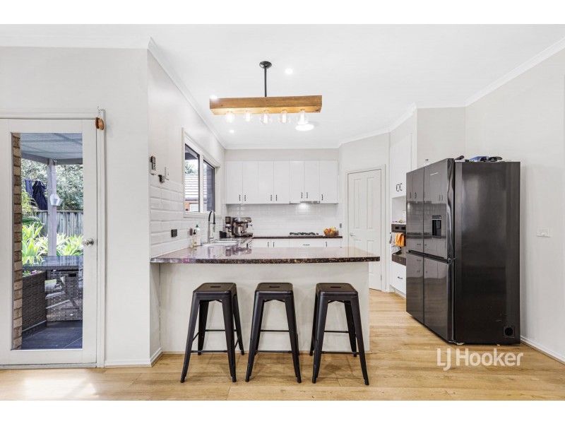 34 Grand Canal Boulevard, Sanctuary Lakes VIC 3030