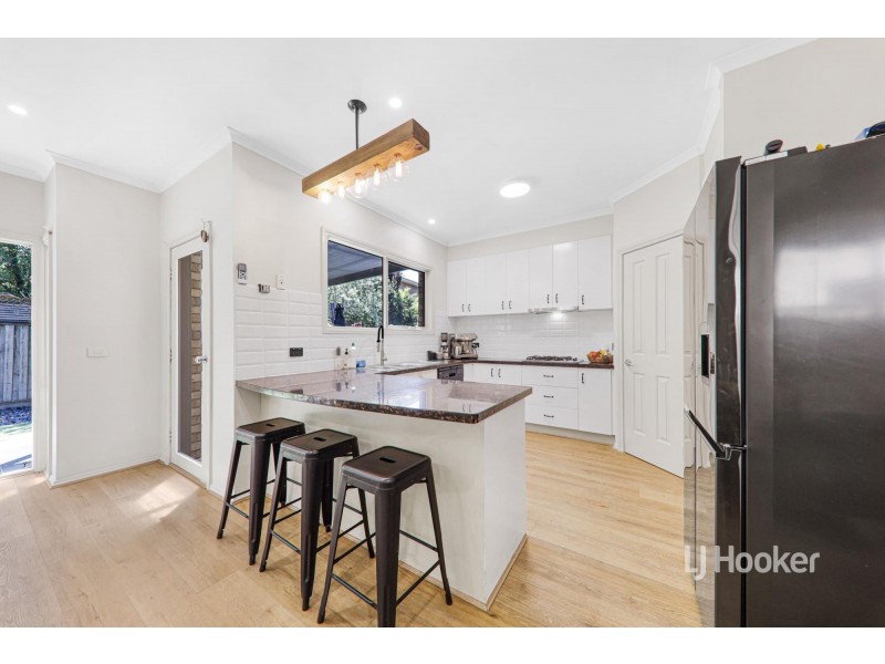 34 Grand Canal Boulevard, Sanctuary Lakes VIC 3030