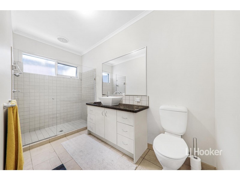 34 Grand Canal Boulevard, Sanctuary Lakes VIC 3030