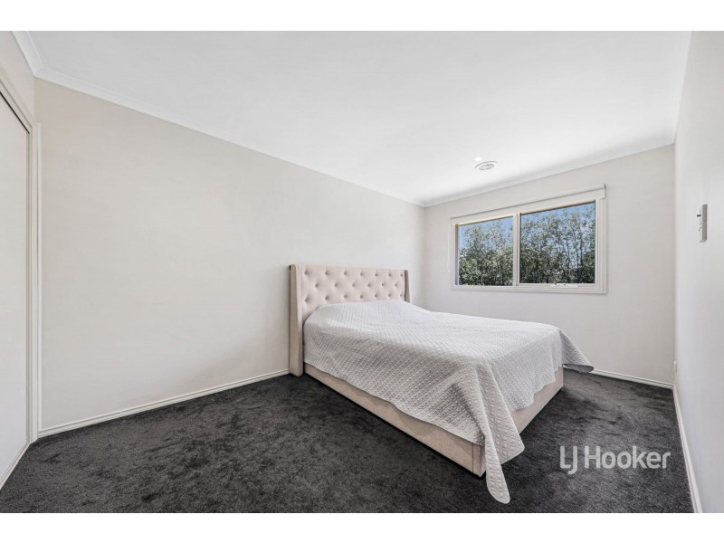 34 Grand Canal Boulevard, Sanctuary Lakes VIC 3030