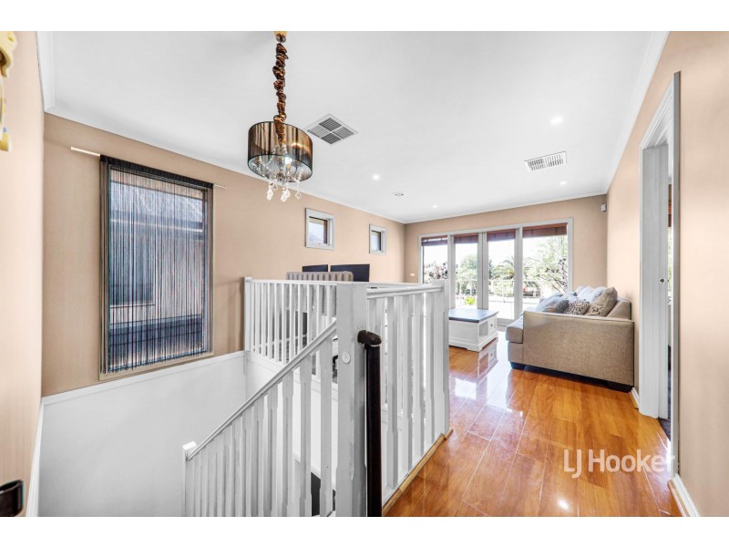 34 Grand Canal Boulevard, Sanctuary Lakes VIC 3030