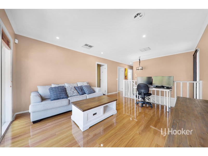 34 Grand Canal Boulevard, Sanctuary Lakes VIC 3030