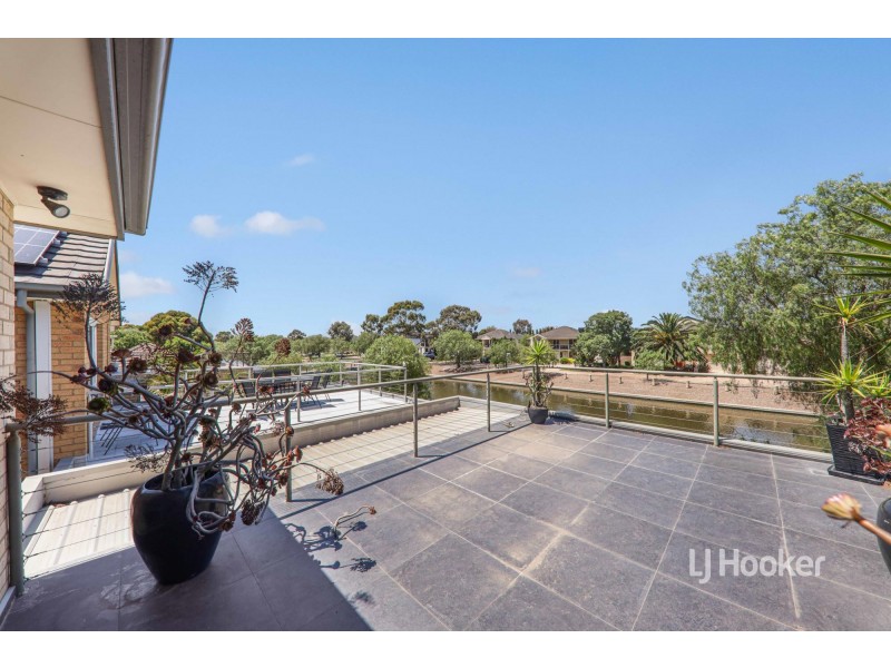 34 Grand Canal Boulevard, Sanctuary Lakes VIC 3030