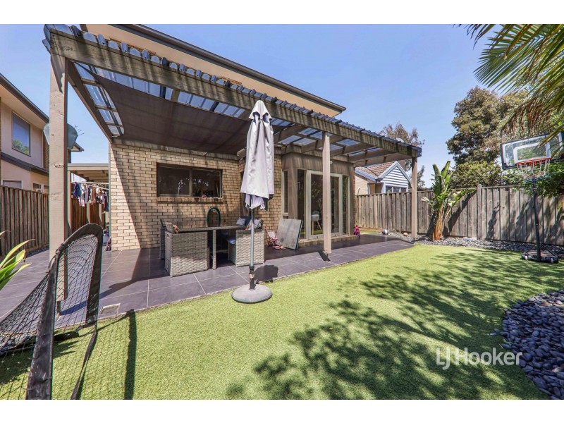 34 Grand Canal Boulevard, Sanctuary Lakes VIC 3030