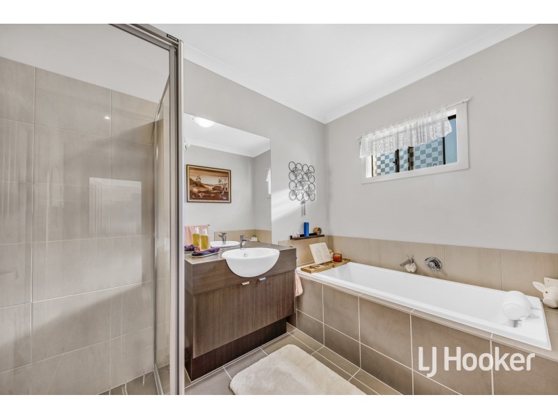 20 Royal Circuit, Point Cook VIC 3030