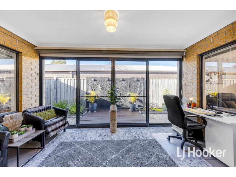 20 Royal Circuit, Point Cook VIC 3030