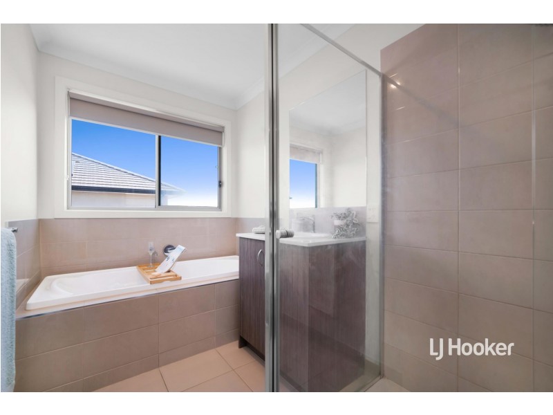 1 Overland Chase, Werribee VIC 3030
