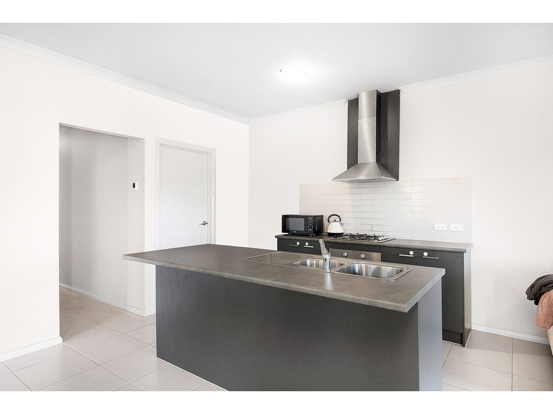 7 Fox Walk, Truganina VIC 3029