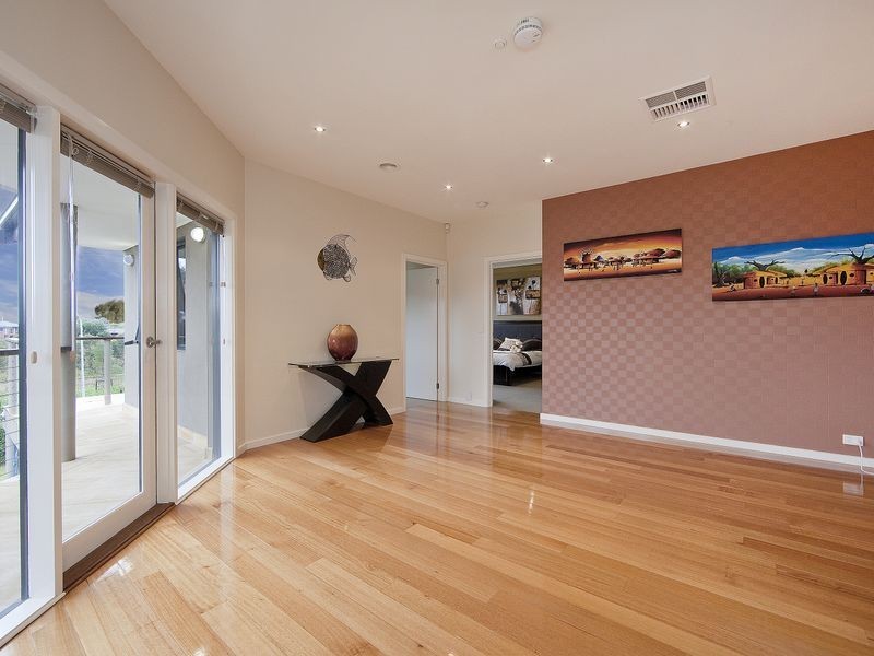 22 Riverglades Drive, Sanctuary Lakes VIC 3030