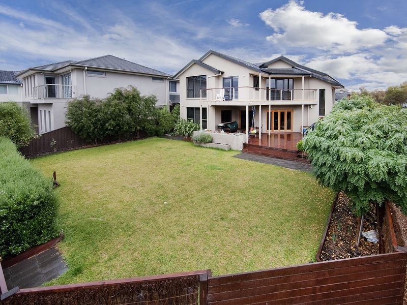 22 Riverglades Drive, Sanctuary Lakes VIC 3030