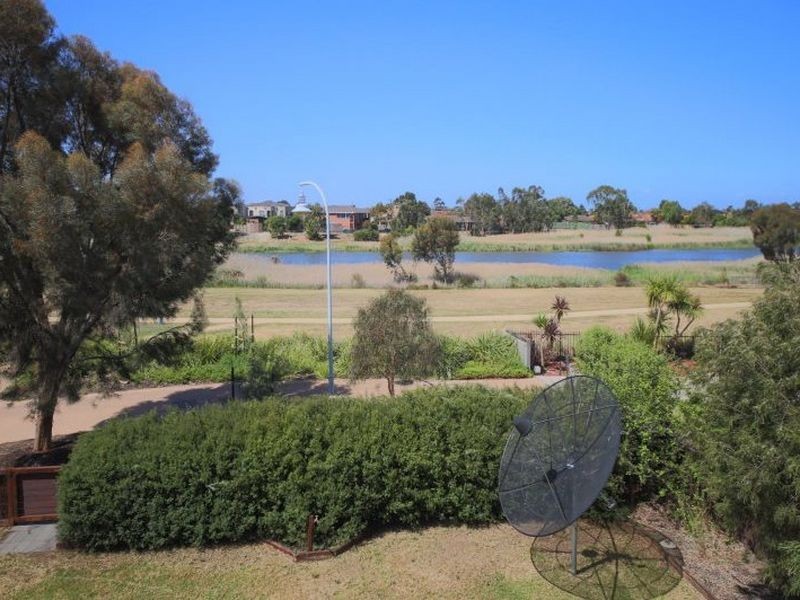 22 Riverglades Drive, Sanctuary Lakes VIC 3030