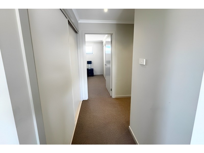 2/181 Riversdale Drive, Tarneit VIC 3029