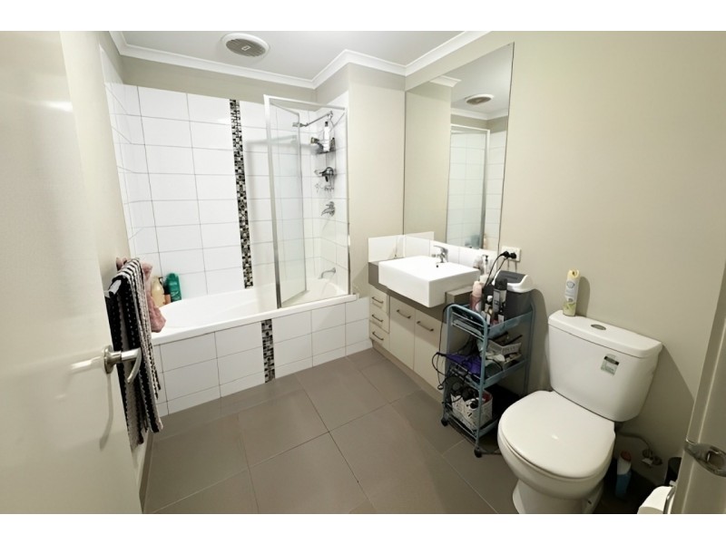 2/181 Riversdale Drive, Tarneit VIC 3029