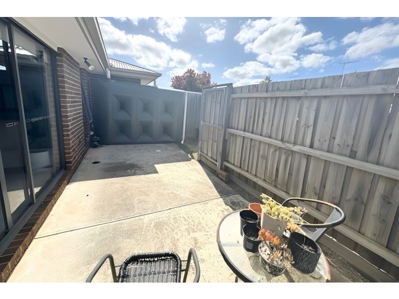 2/181 Riversdale Drive, Tarneit VIC 3029