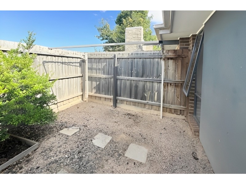 2/181 Riversdale Drive, Tarneit VIC 3029