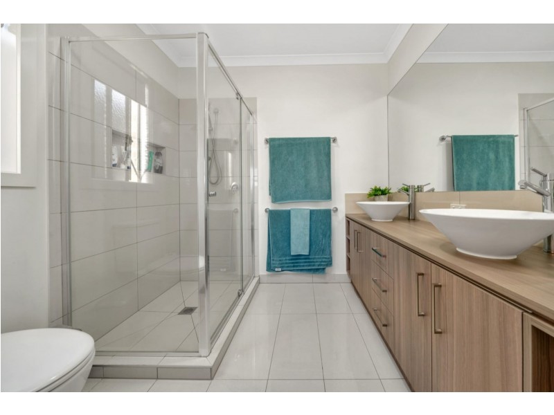 8 Tackle Drive, Point Cook VIC 3030