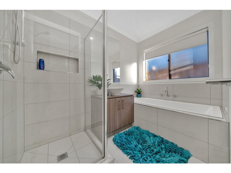 8 Tackle Drive, Point Cook VIC 3030