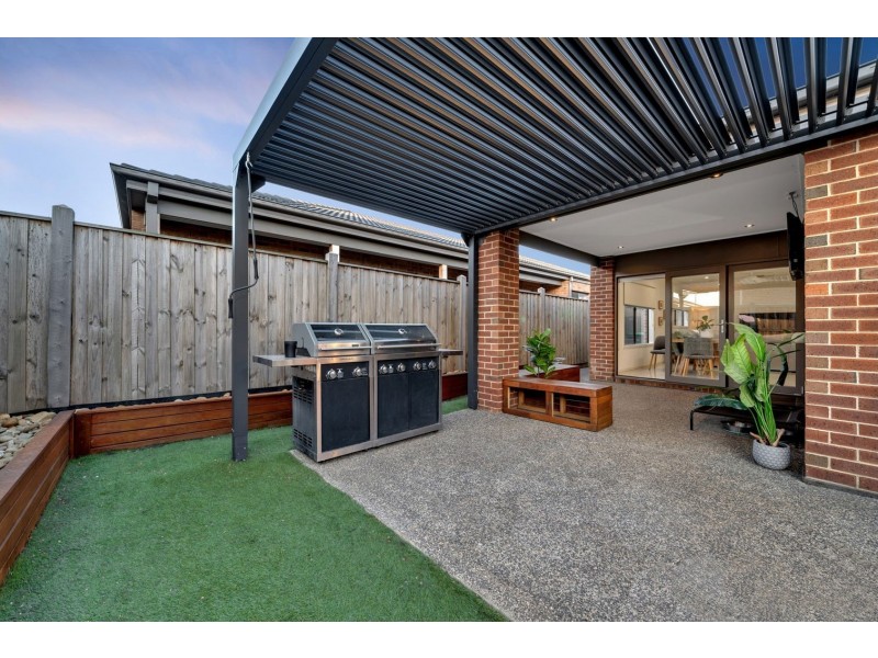 8 Tackle Drive, Point Cook VIC 3030