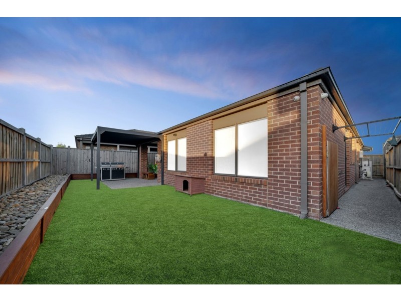8 Tackle Drive, Point Cook VIC 3030