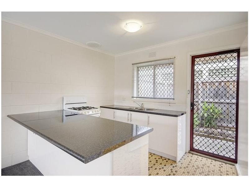 2/22-24 Lindsay Street., Newcomb VIC 3219