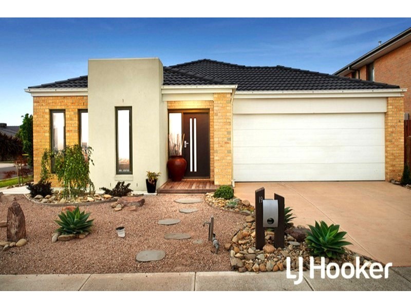 19 Surrey Grove, Point Cook VIC 3030
