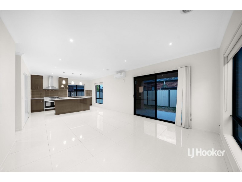 7 Bolcarra Grove, Truganina VIC 3029