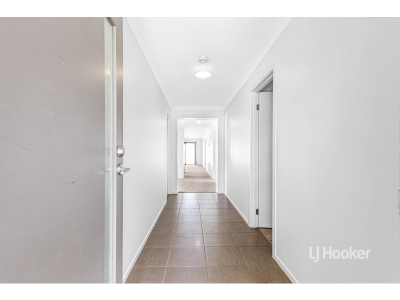 11 Raven Street, Brookfield VIC 3338