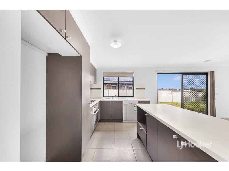 11 Raven Street, Brookfield VIC 3338