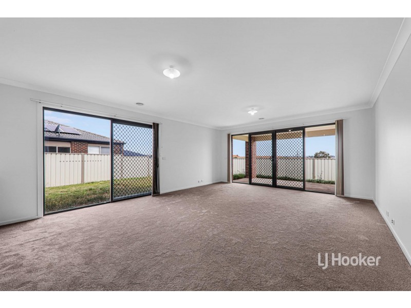 11 Raven Street, Brookfield VIC 3338
