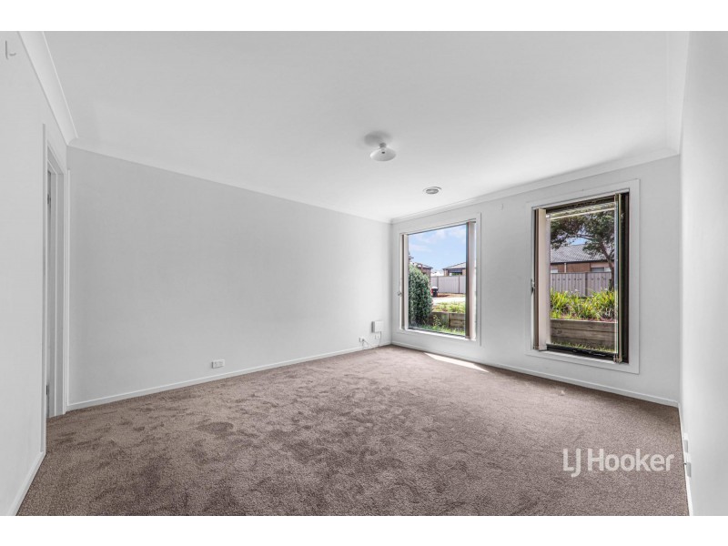 11 Raven Street, Brookfield VIC 3338