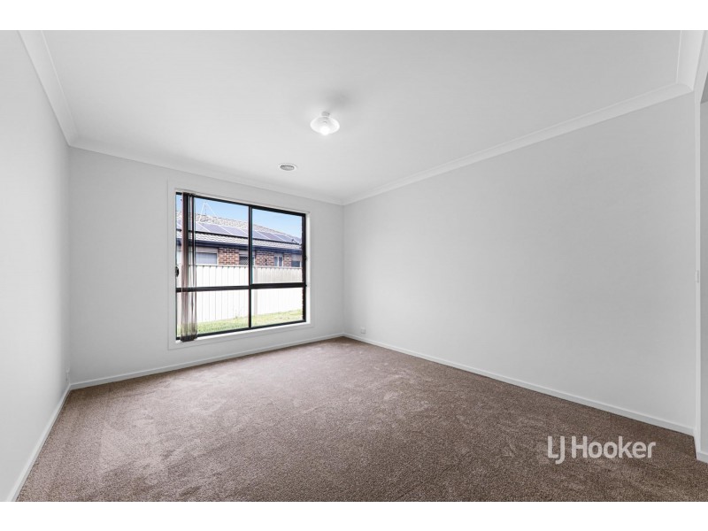 11 Raven Street, Brookfield VIC 3338