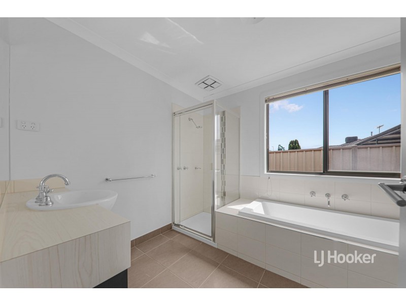 11 Raven Street, Brookfield VIC 3338
