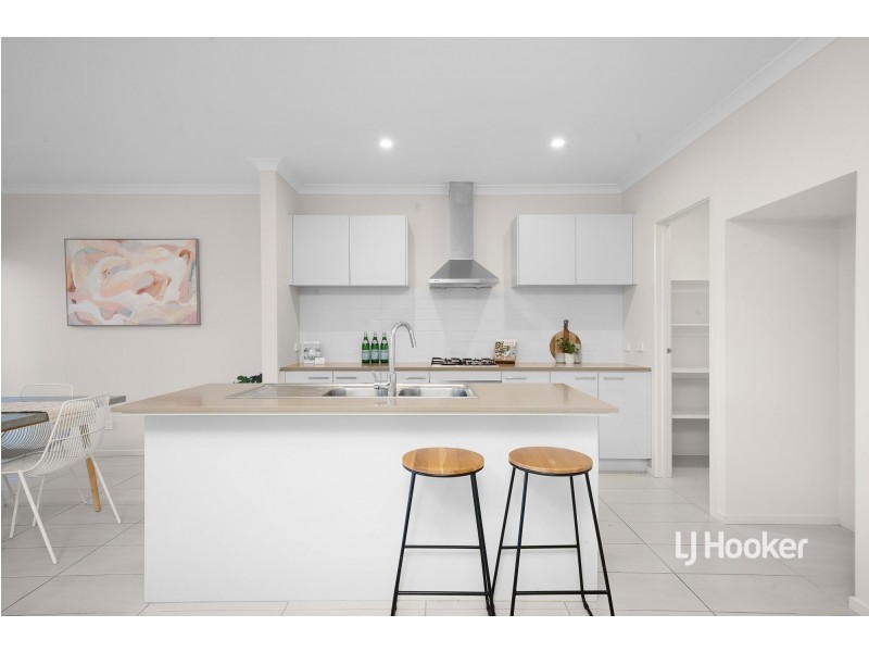 12 Weemala Grove, Werribee VIC 3030