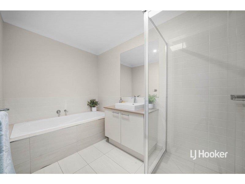 12 Weemala Grove, Werribee VIC 3030